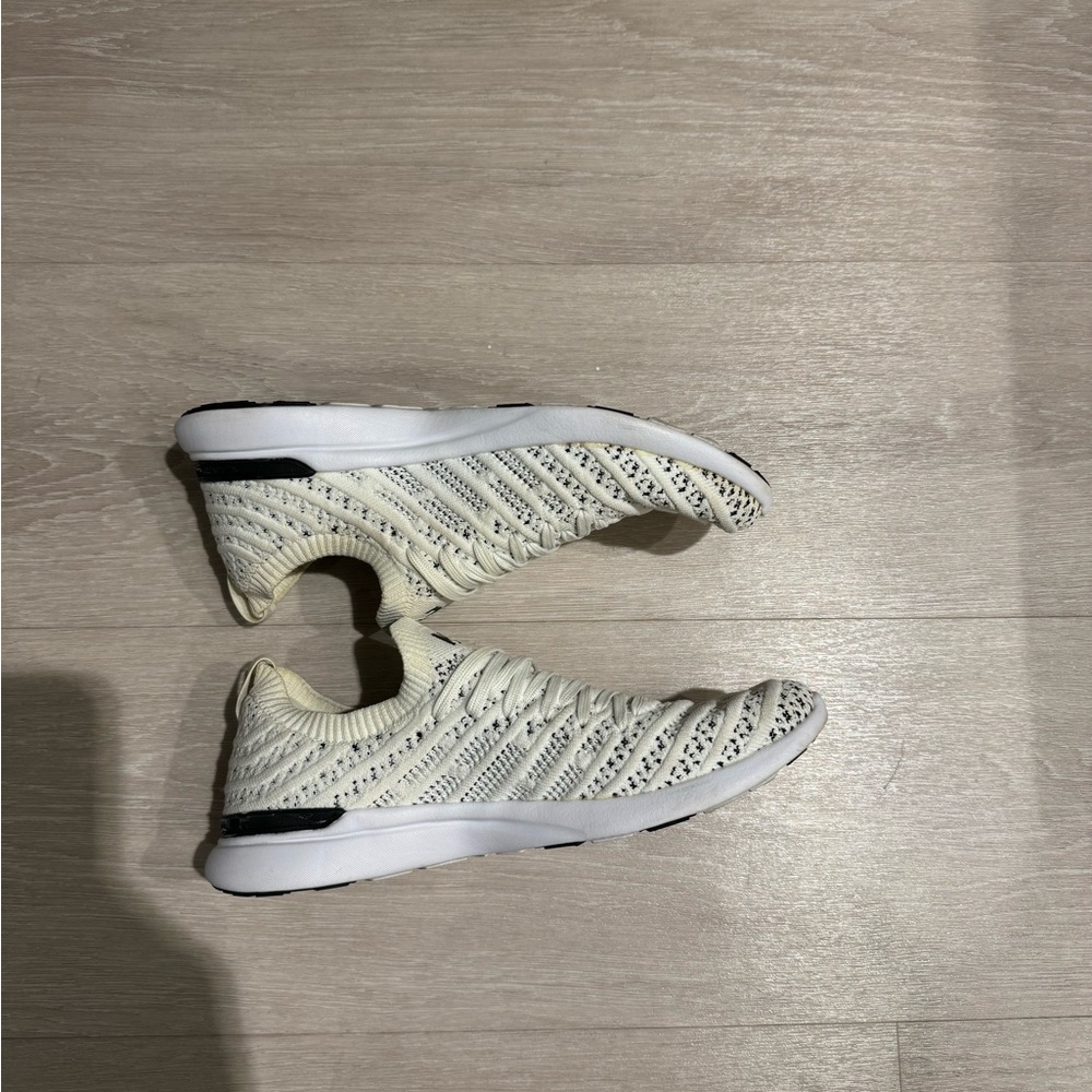 Women’s apl wave techloom shoes